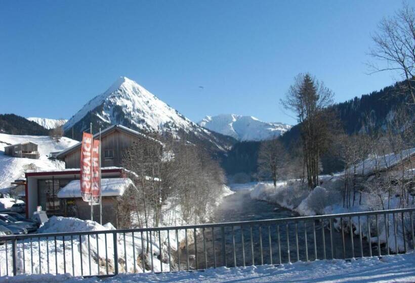 Отель Das Schiff In Den Bergen