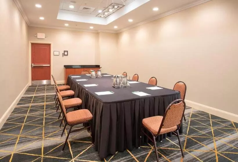 هتل Holiday Inn Winchester Southeast Historic Gateway, An Ihg