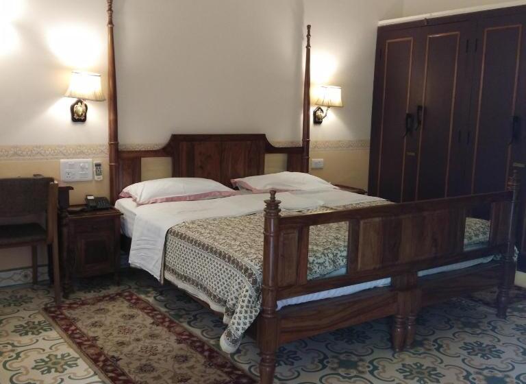 Отель Jai Niwas