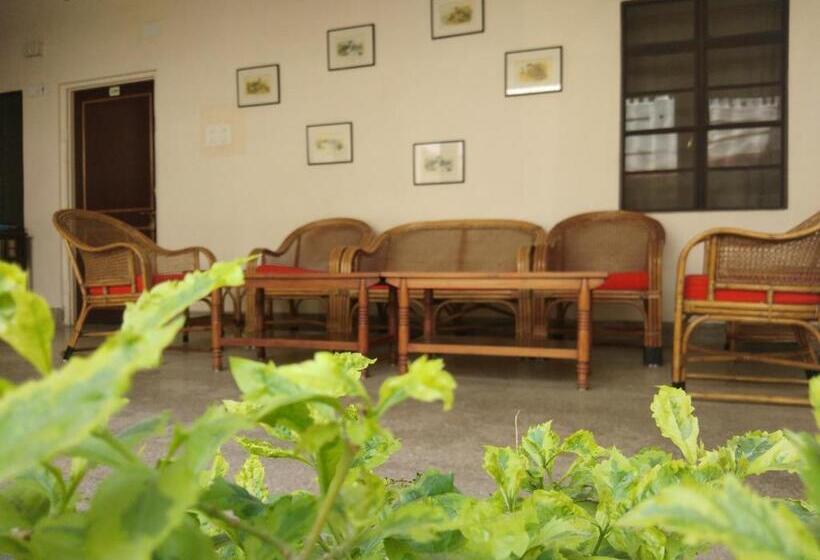 Отель Jai Niwas