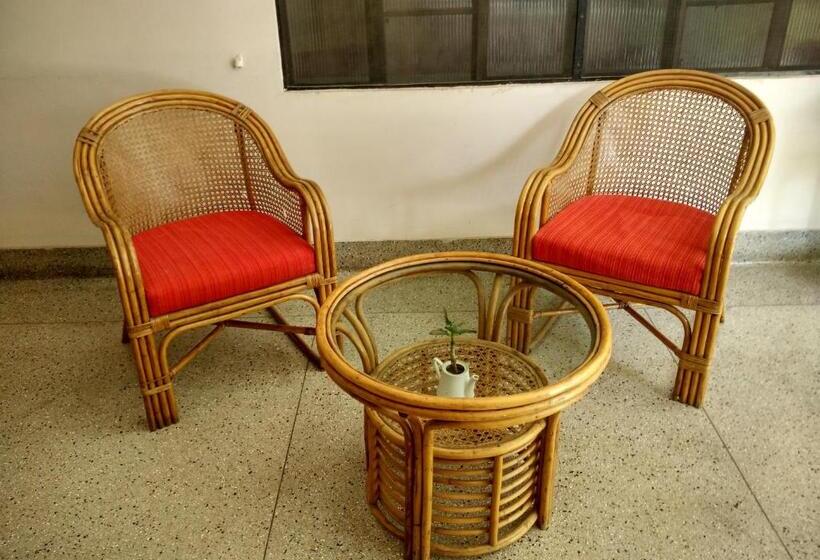 Отель Jai Niwas