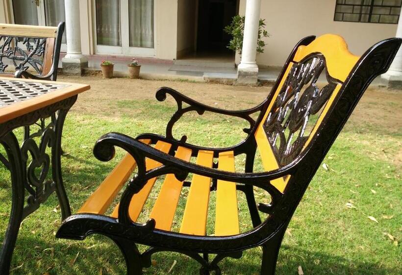 Отель Jai Niwas