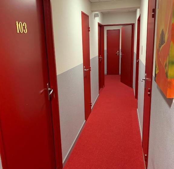 Отель Les Commercants