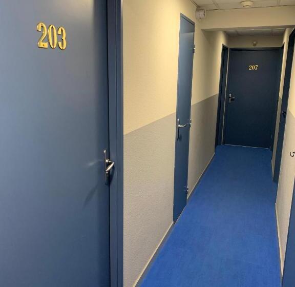 Отель Les Commercants