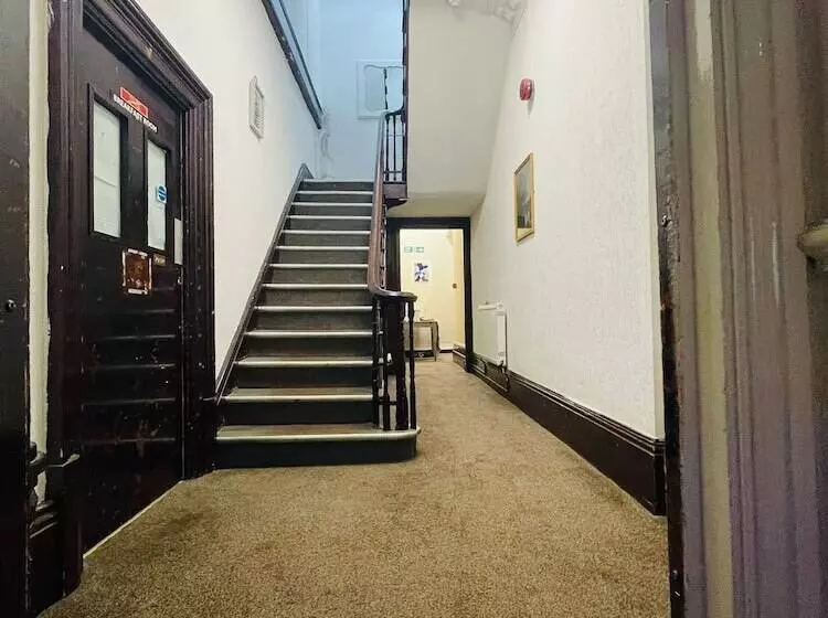 Star Hotel, South Leicester