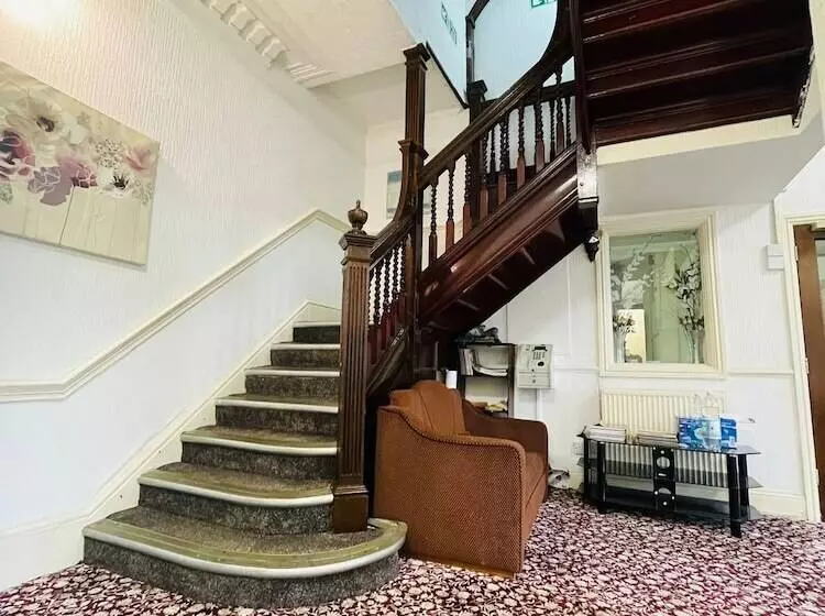 Star Hotel, South Leicester