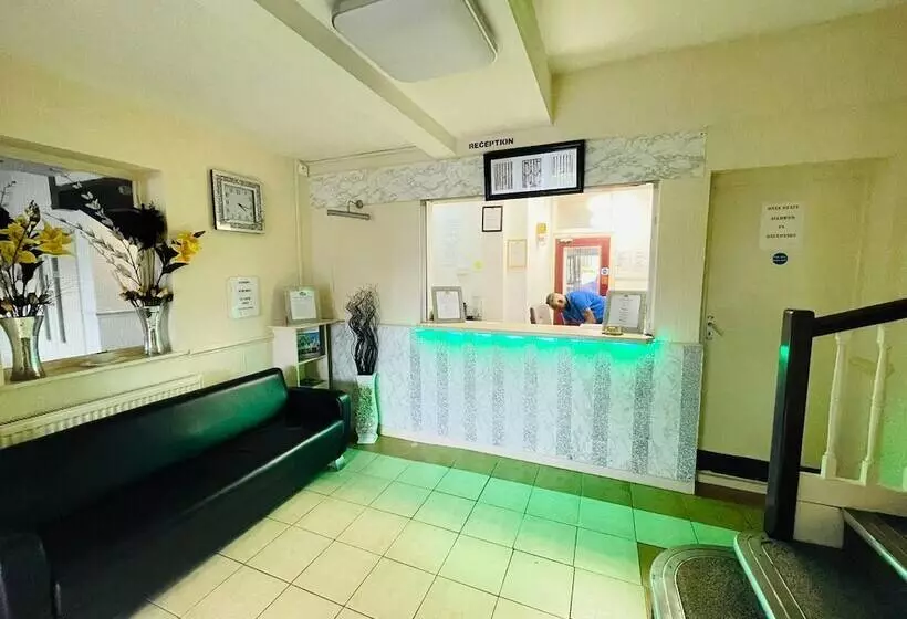 Star Hotel, South Leicester