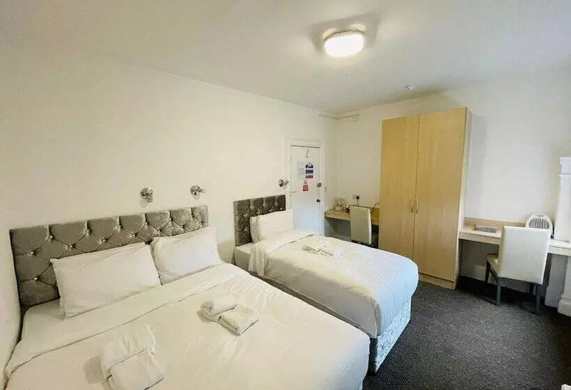 Star Hotel, South Leicester