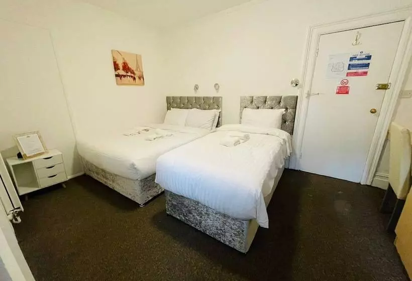 Star Hotel, South Leicester