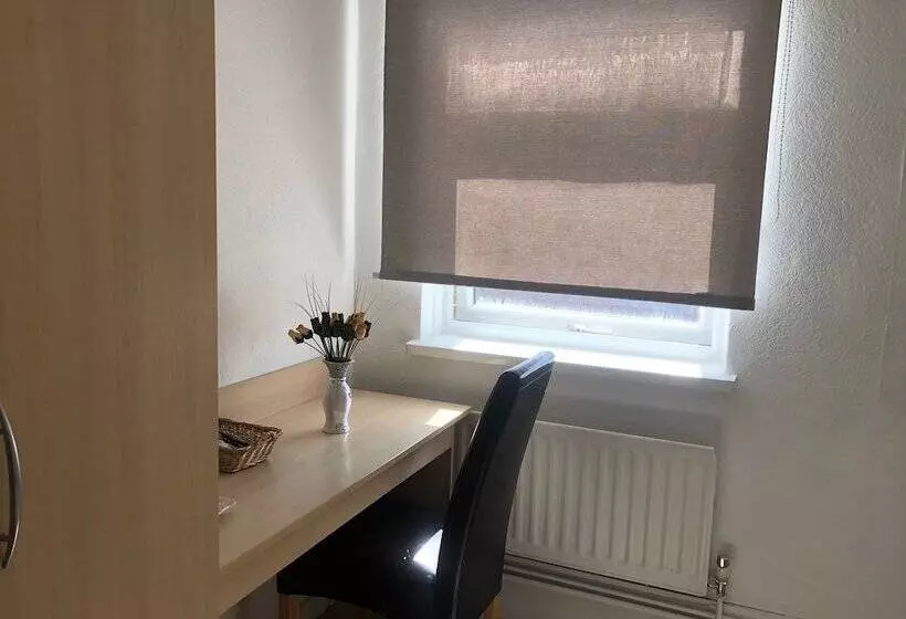 Star Hotel, South Leicester