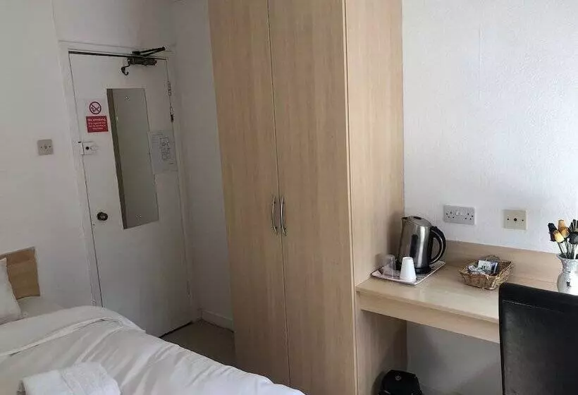 Star Hotel, South Leicester