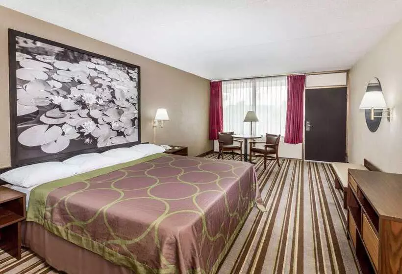 هتل Super 8 By Wyndham Valdosta Mall