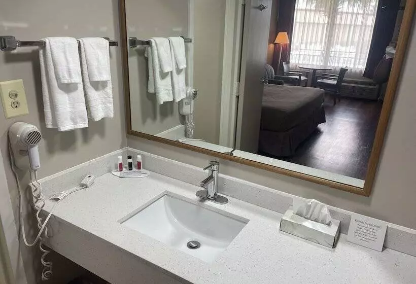 هتل Super 8 By Wyndham Valdosta Mall