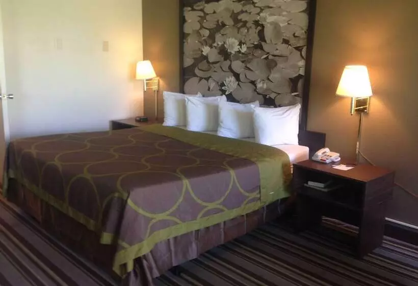 هتل Super 8 By Wyndham Valdosta Mall