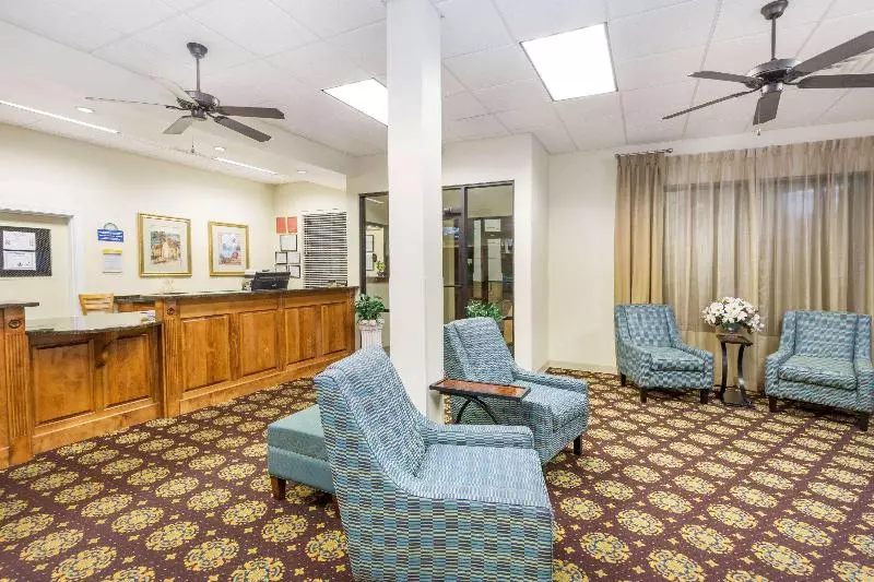 هتل Super 8 By Wyndham Valdosta Mall