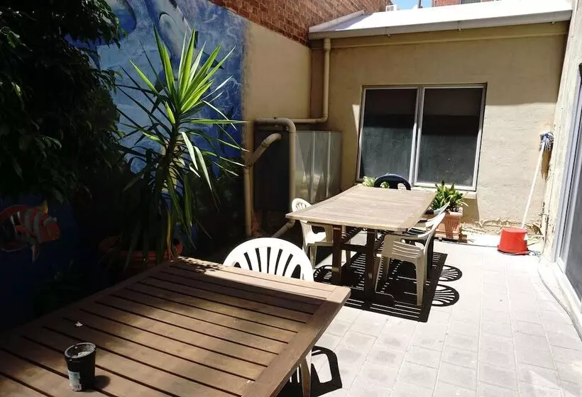 Пансион The Guesthouse   Hostel