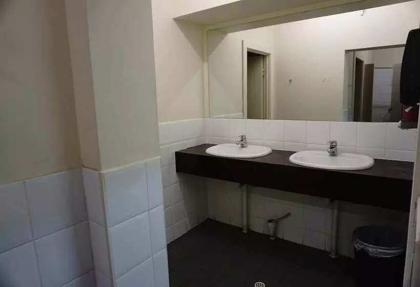 Пансион The Guesthouse   Hostel