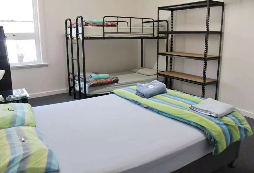 Пансион The Guesthouse   Hostel