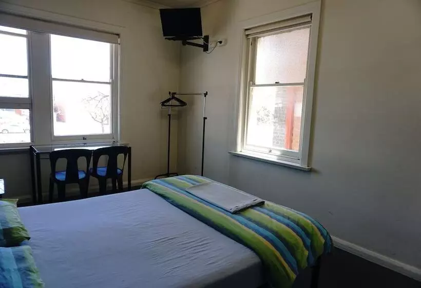 Пансион The Guesthouse   Hostel