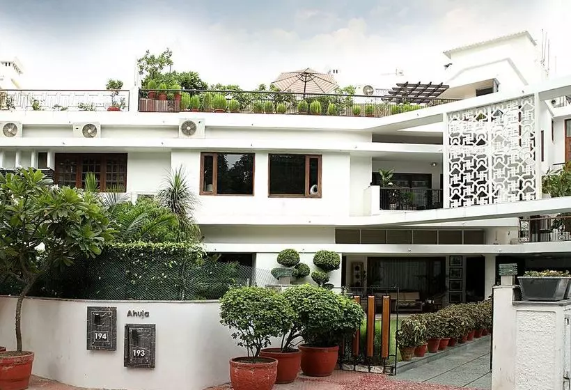 اقامتگاه Ahuja Residency Golf Links