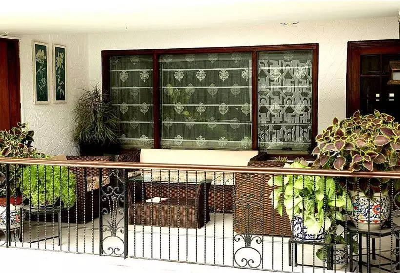 اقامتگاه Ahuja Residency Golf Links