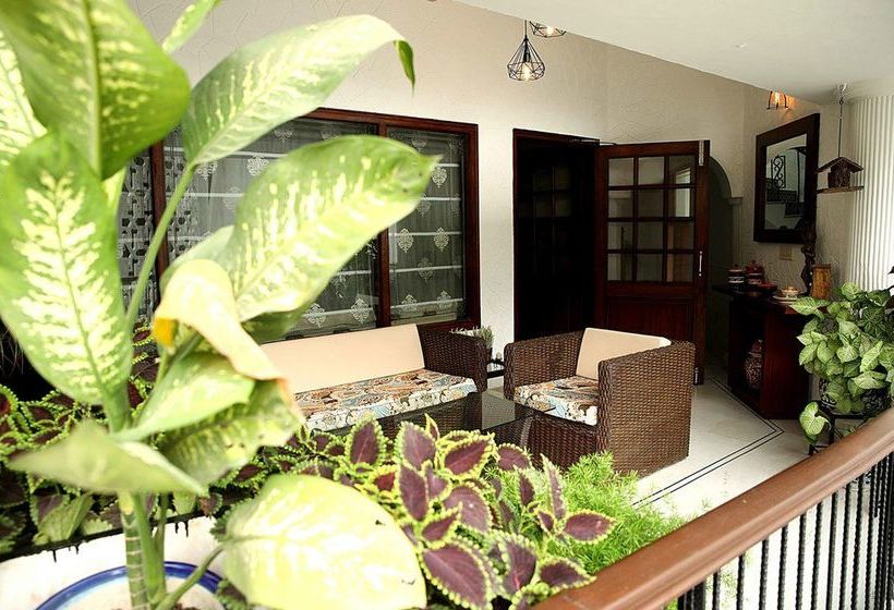 住所 Ahuja Residency Golf Links