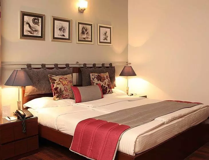 اقامتگاه Ahuja Residency Golf Links