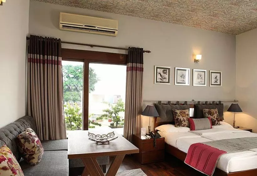 اقامتگاه Ahuja Residency Golf Links