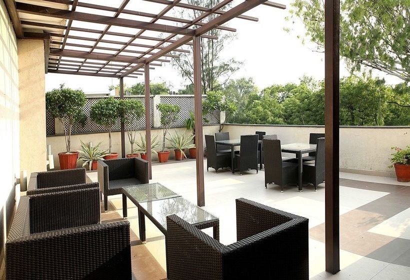 住所 Ahuja Residency Golf Links