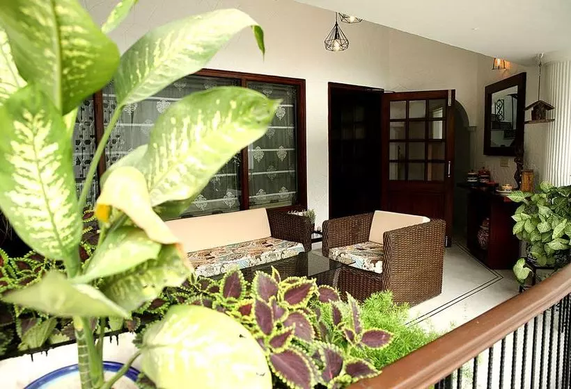 اقامتگاه Ahuja Residency Golf Links