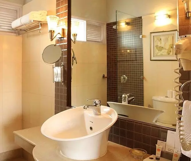 اقامتگاه Ahuja Residency Golf Links