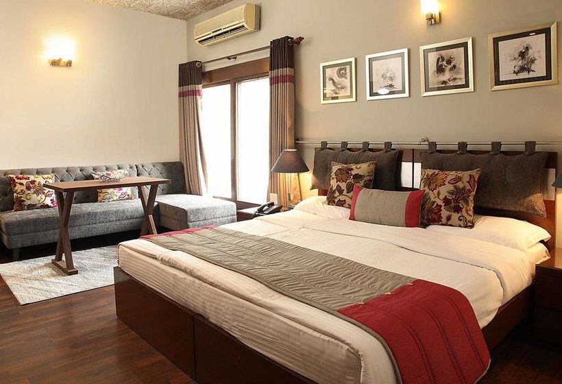 住所 Ahuja Residency Golf Links