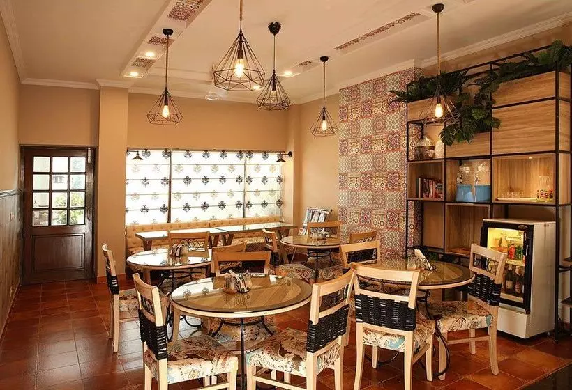 اقامتگاه Ahuja Residency Golf Links