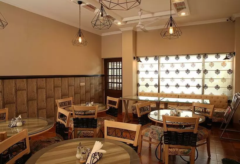 اقامتگاه Ahuja Residency Golf Links