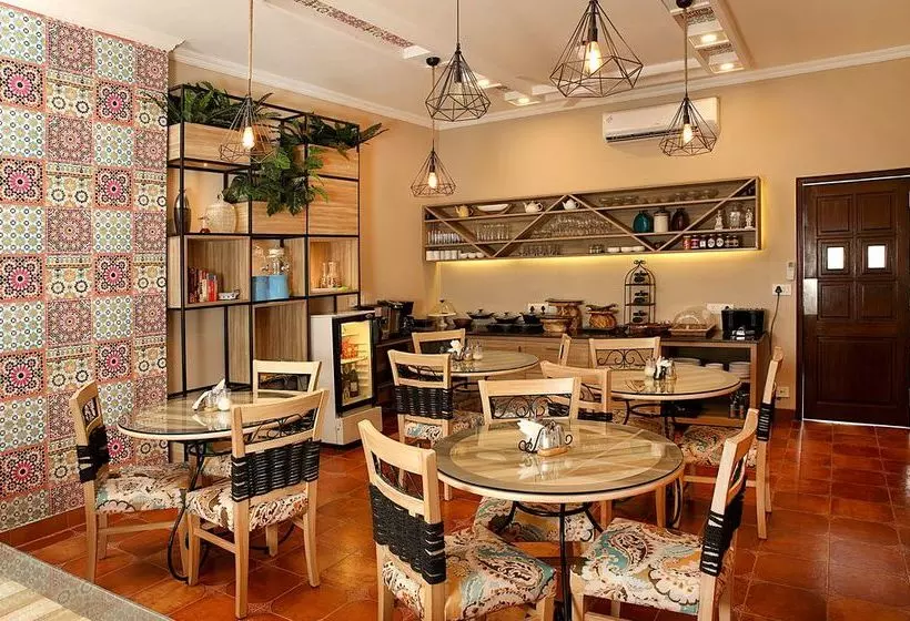 اقامتگاه Ahuja Residency Golf Links