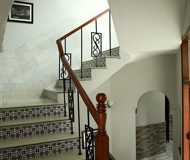 住所 Ahuja Residency Golf Links