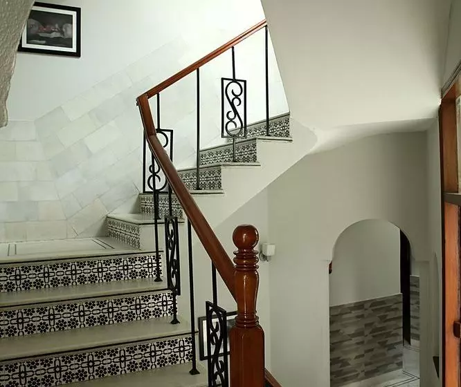 اقامتگاه Ahuja Residency Golf Links