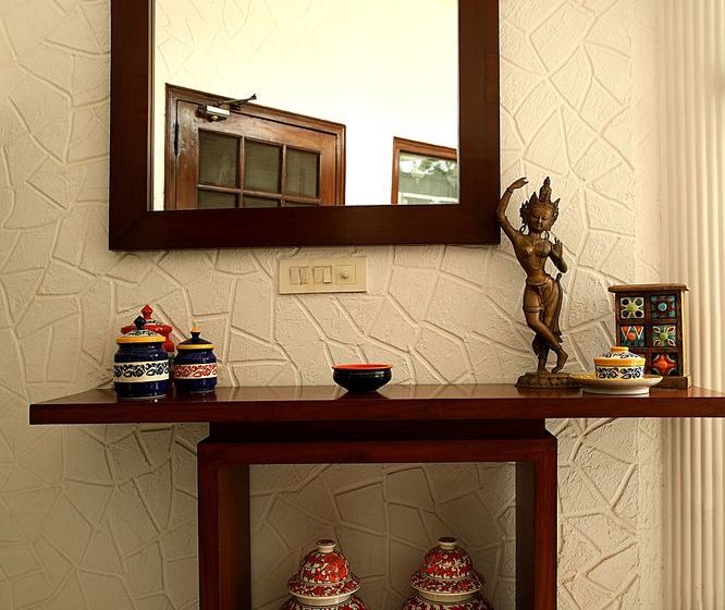 住所 Ahuja Residency Golf Links