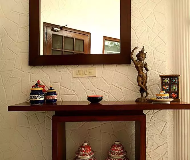 اقامتگاه Ahuja Residency Golf Links