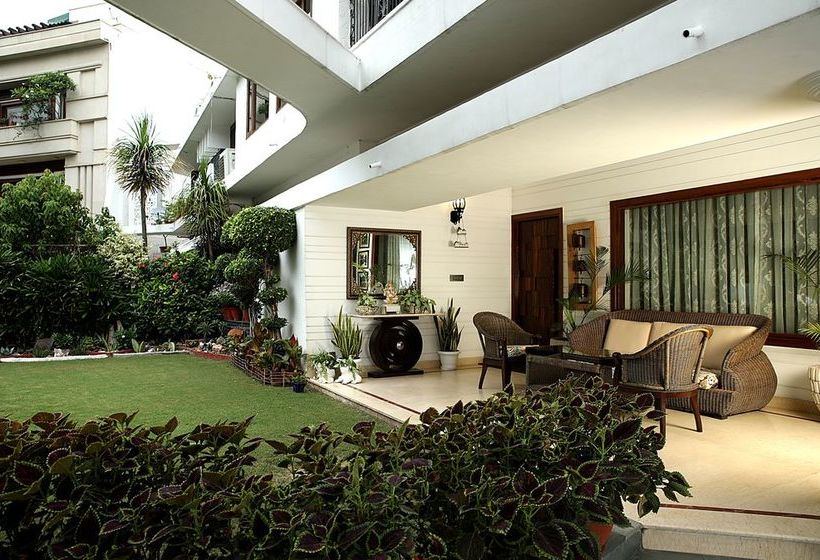 住所 Ahuja Residency Golf Links