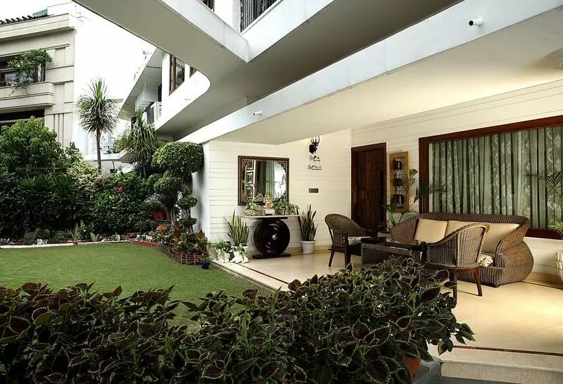 اقامتگاه Ahuja Residency Golf Links