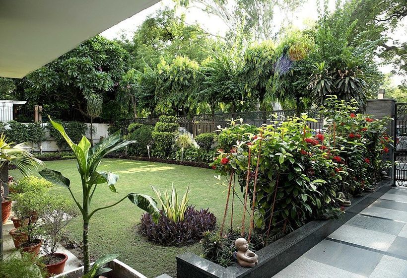 住所 Ahuja Residency Golf Links