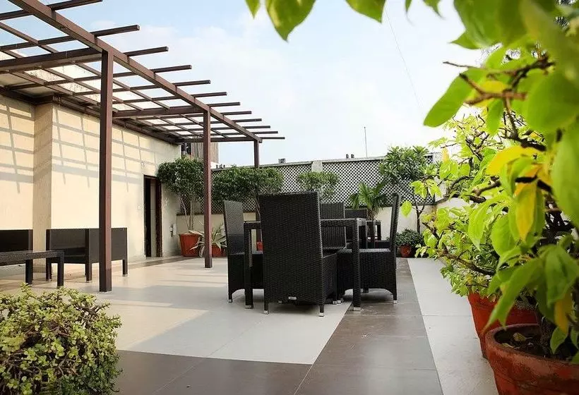 اقامتگاه Ahuja Residency Golf Links