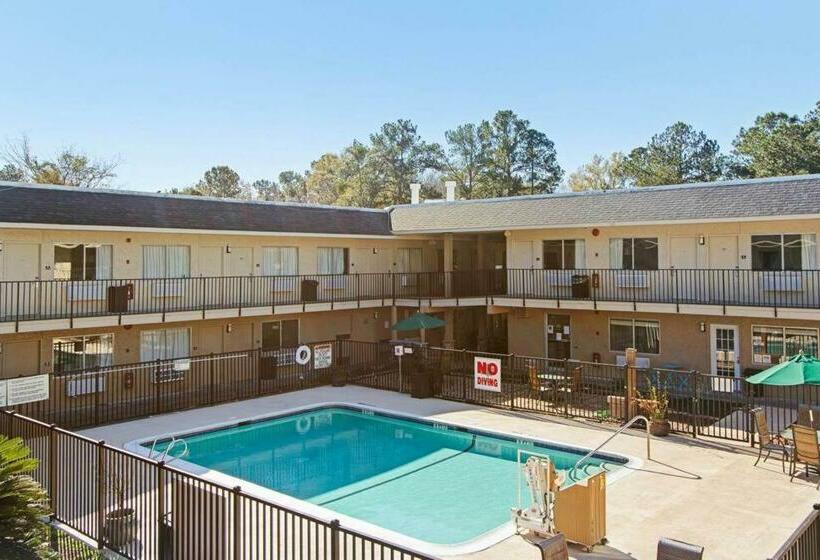 酒店 Dogwood Inn And Suites