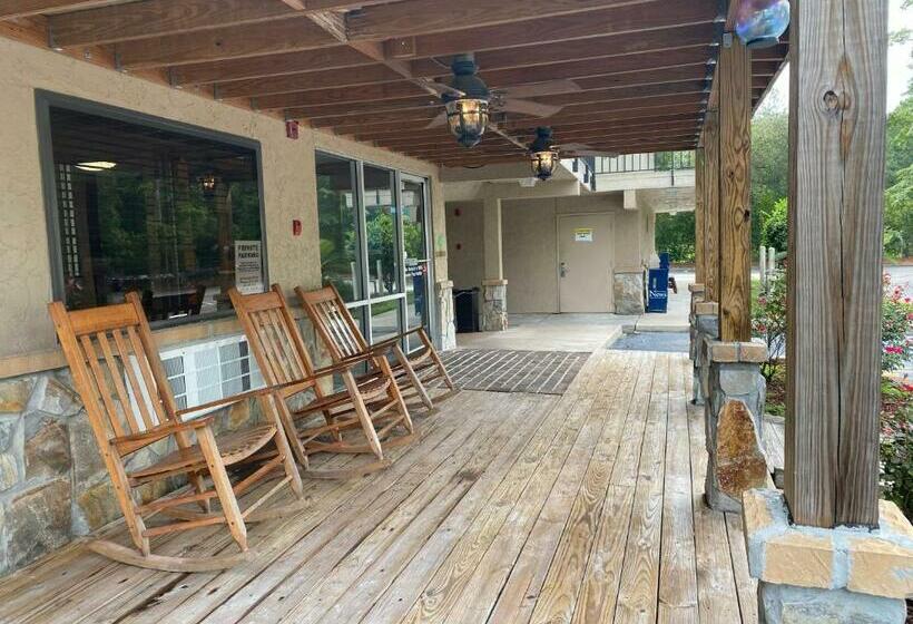 酒店 Dogwood Inn And Suites