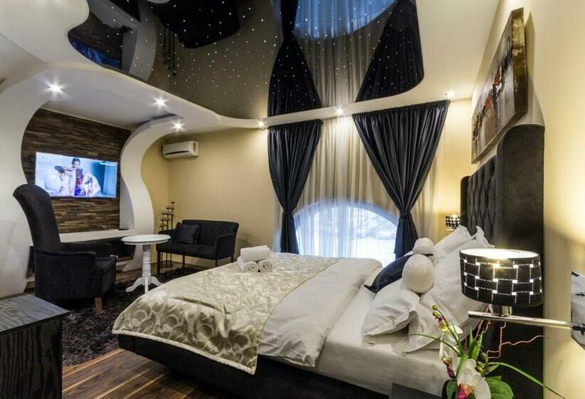 تختخواب و صبحانه Madison   Square Sava