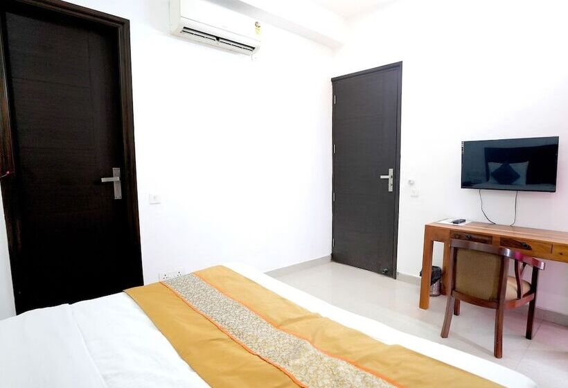 호텔 Gupta Residency Near Noida Sector 50 Metro Station