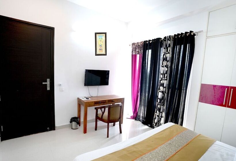 호텔 Gupta Residency Near Noida Sector 50 Metro Station