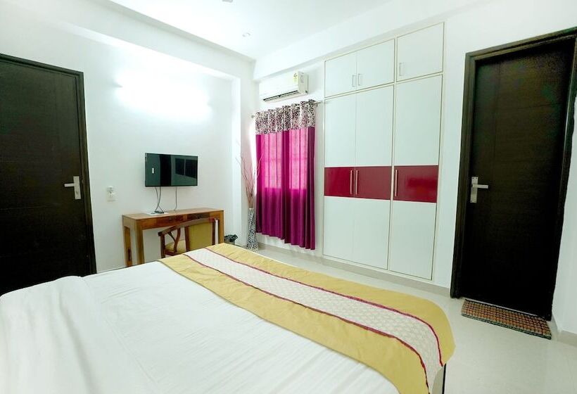 호텔 Gupta Residency Near Noida Sector 50 Metro Station