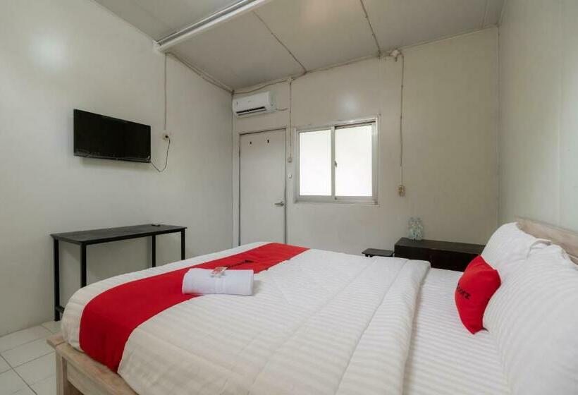 בית מלון כפרי Reddoorz @ Taman Green Legon